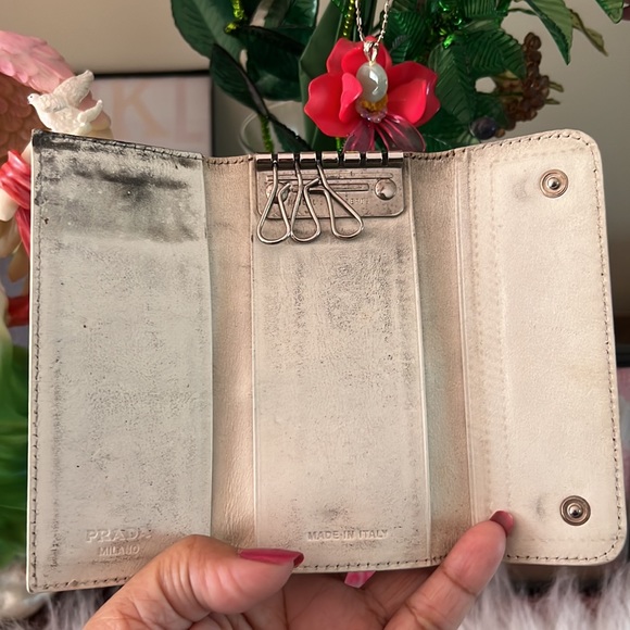 Prada 6 keychain case - Picture 8 of 13